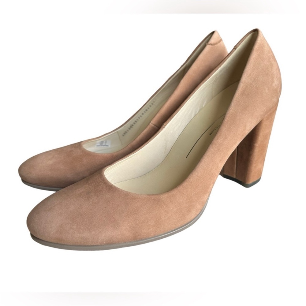 Ecco Round Toe Suede Nude Block Heeled Suede Elegant Pumps